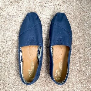 Toms shoes Womens size 8.5 navy blue EUC